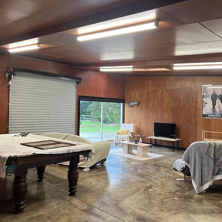 Self Contained Open Shed Space Wainui  Buitenkant foto