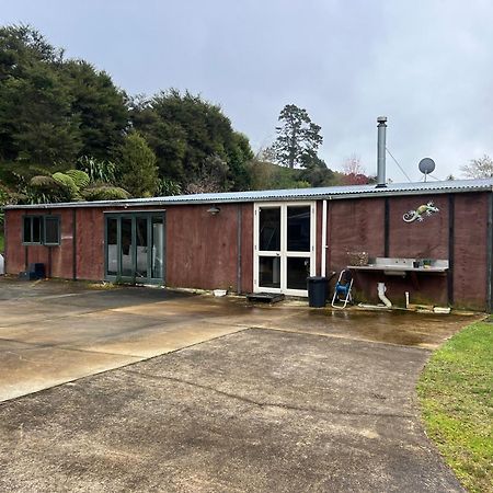 Self Contained Open Shed Space Wainui  Buitenkant foto
