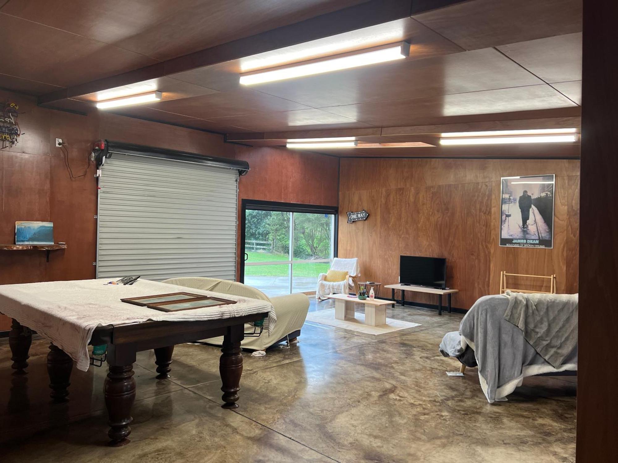Self Contained Open Shed Space Wainui  Buitenkant foto