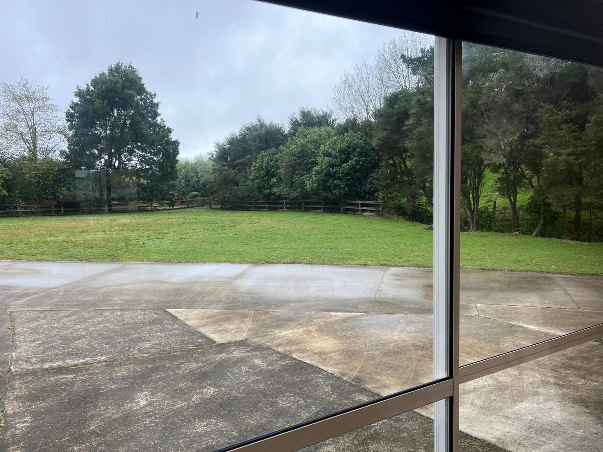 Self Contained Open Shed Space Wainui  Buitenkant foto