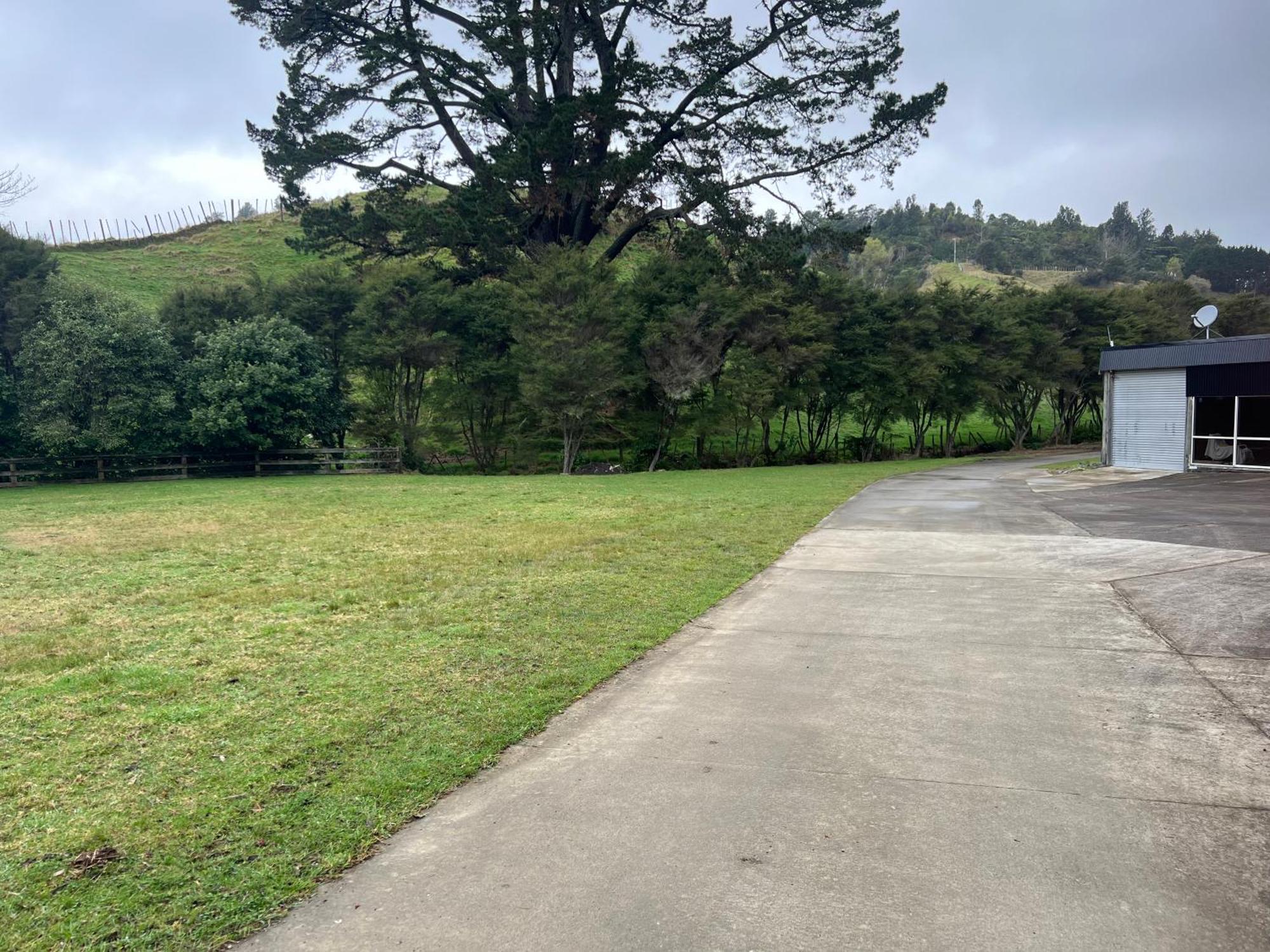Self Contained Open Shed Space Wainui  Buitenkant foto