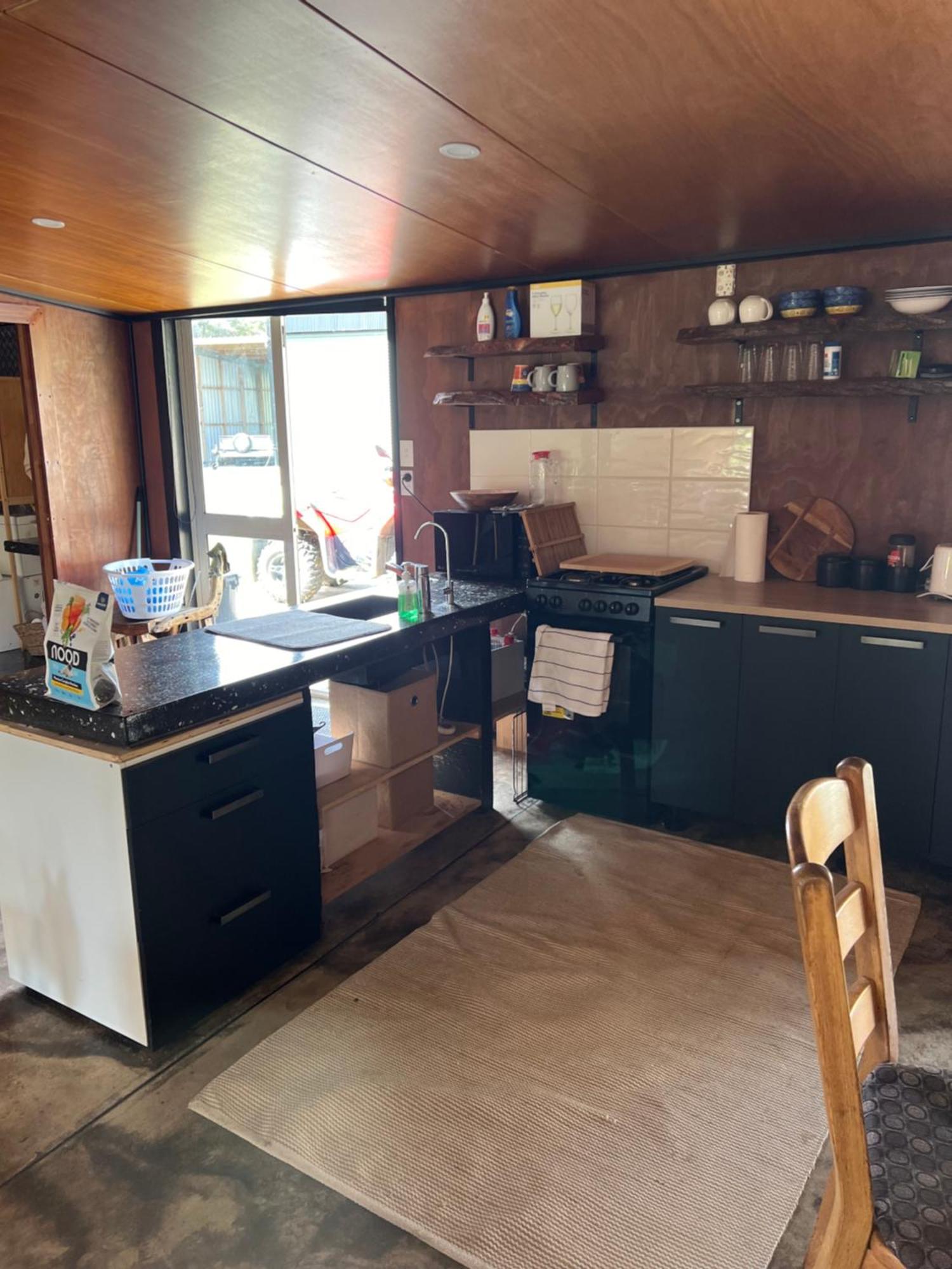 Self Contained Open Shed Space Wainui  Buitenkant foto