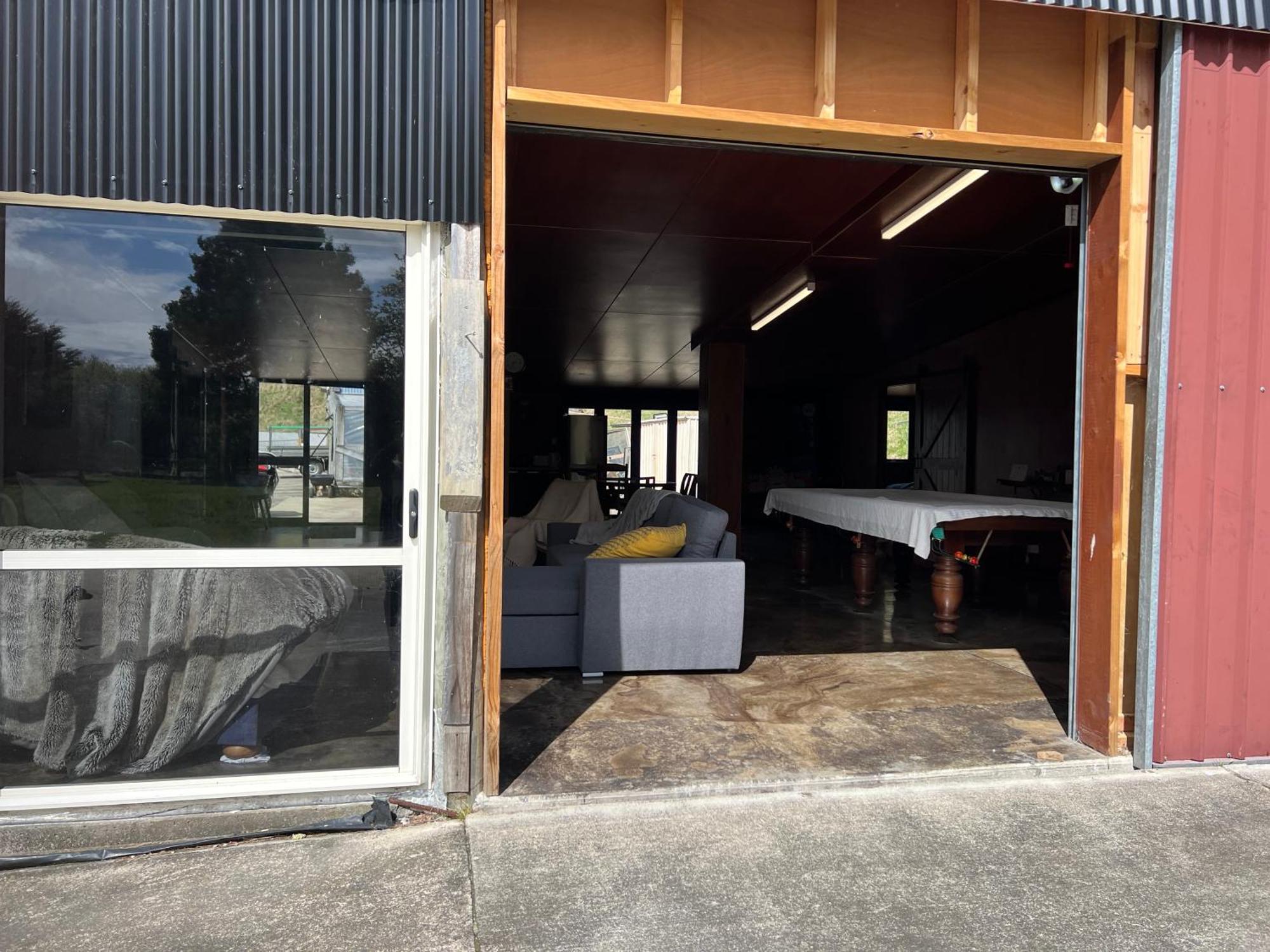 Self Contained Open Shed Space Wainui  Buitenkant foto