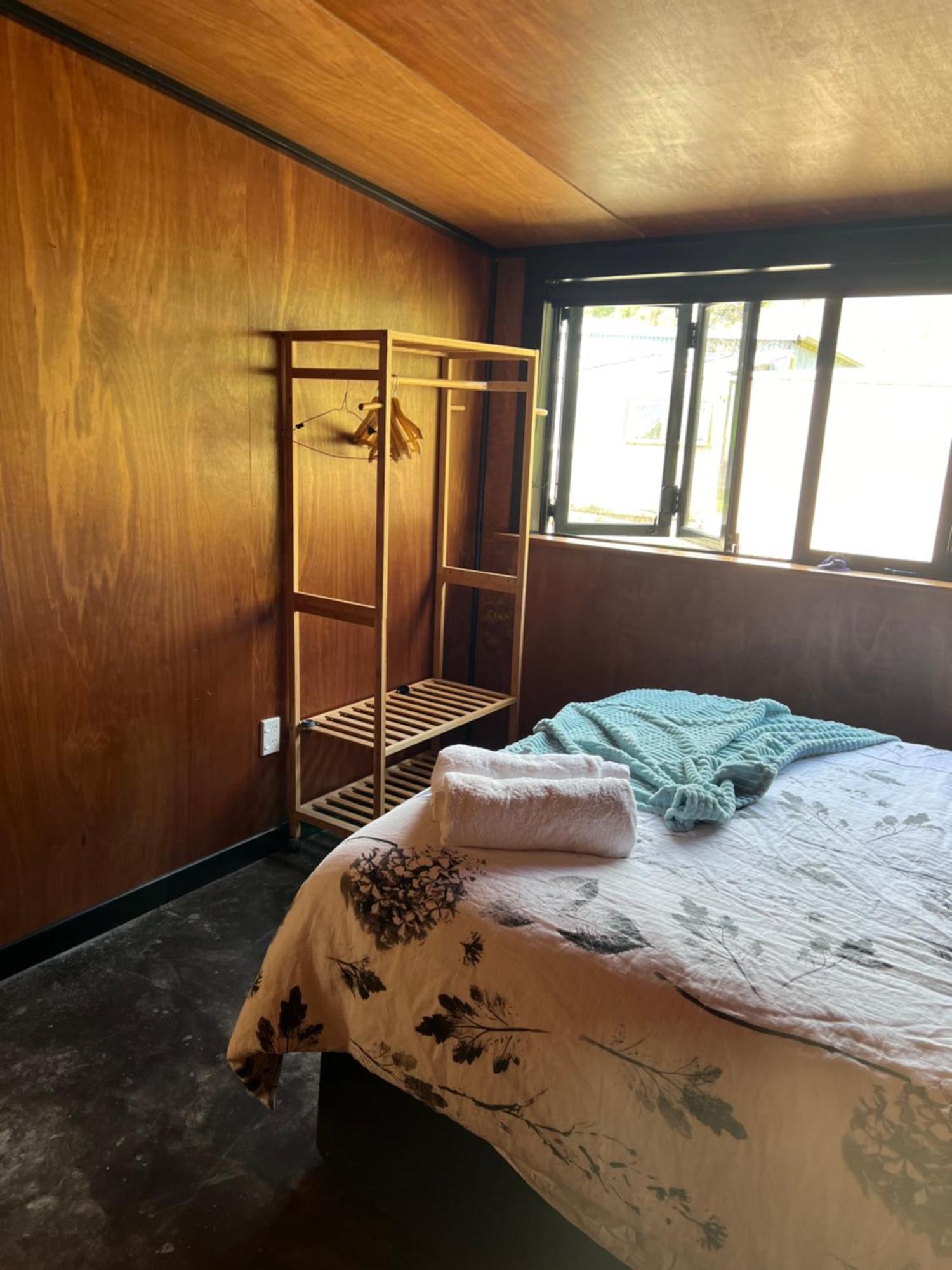 Self Contained Open Shed Space Wainui  Buitenkant foto