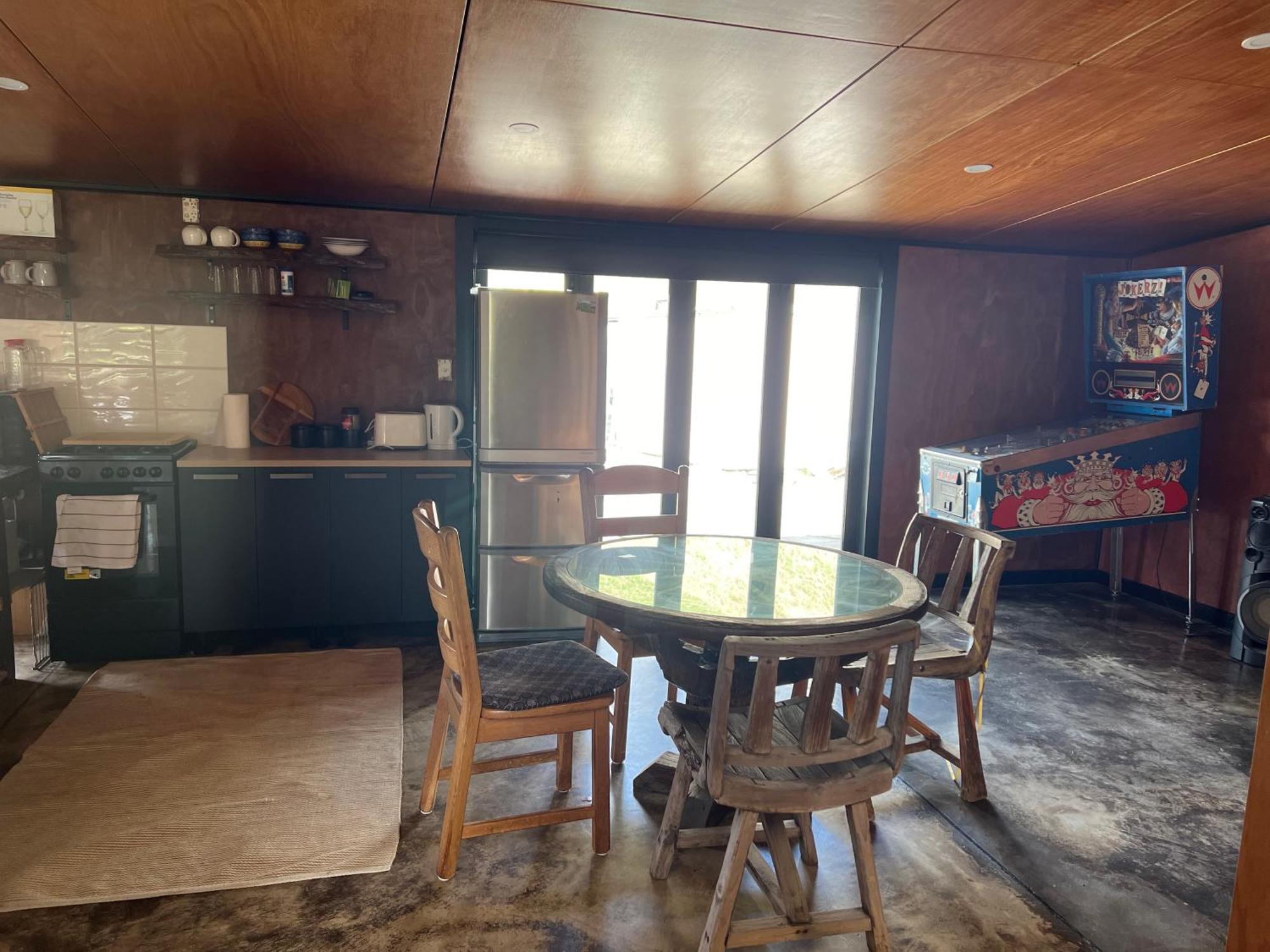 Self Contained Open Shed Space Wainui  Buitenkant foto